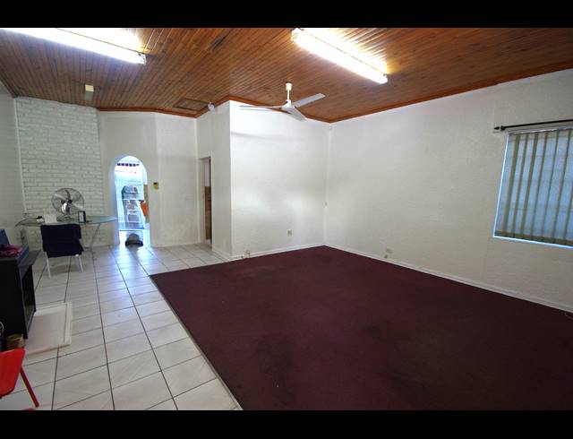 200M² INVESTMENT FOR SALE IN SPRINGS CENTRAL